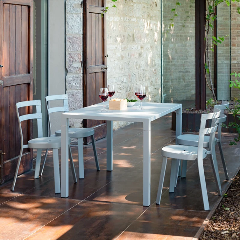 Café Tables & Chairs