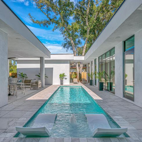 In-Pool Deep Sunbed