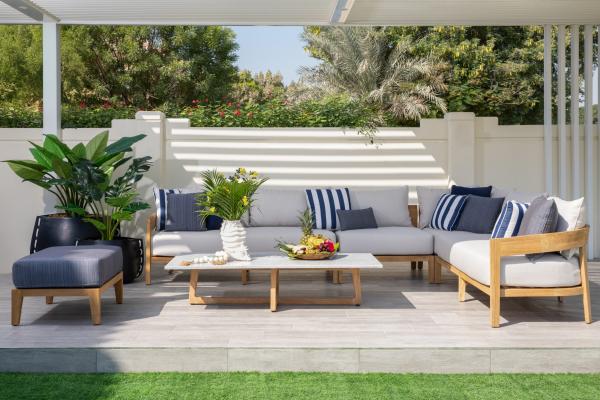 Must-Have Outdoor Entertaining Essentials You (And Your Guests) Will Love